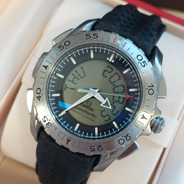 Omega_Speedmaster_Space_Mission_3291.50.00_Tweedehands_89031-985_Juwelier_Clem_Vercammen-16.jpg