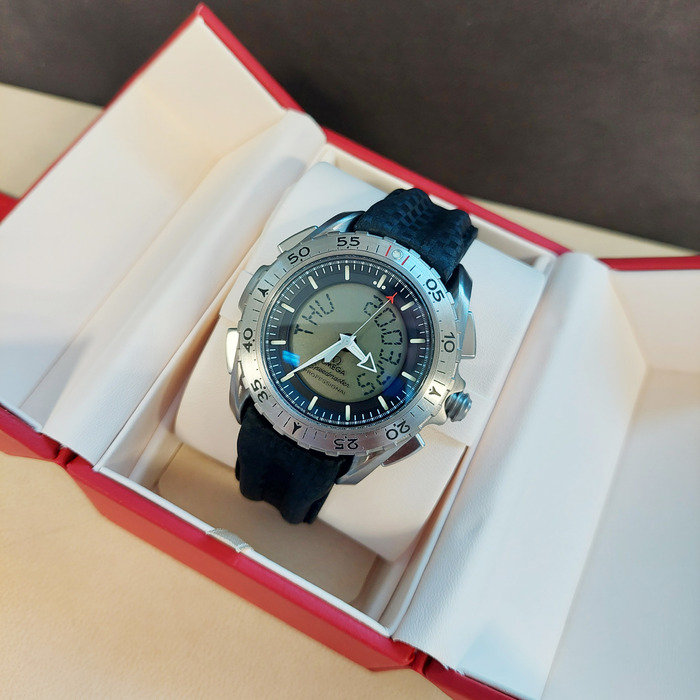 Omega_Speedmaster_Space_Mission_3291.50.00_Tweedehands_89031-985_Juwelier_Clem_Vercammen-15.jpg