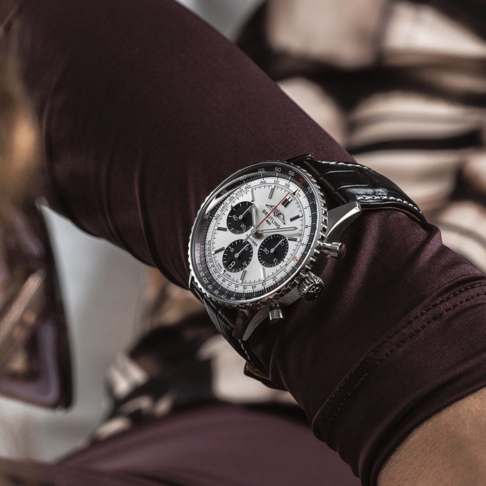 Breitling_Navitimer_B01_Chrnographe_43_AB0138241G1P1_Juwelier_Vercammen_6.jpg