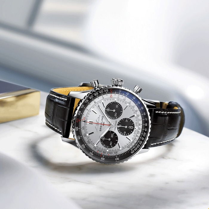 Breitling_Navitimer_B01_Chrnographe_43_AB0138241G1P1_Juwelier_Vercammen_5.jpg
