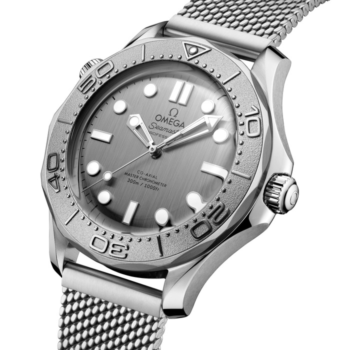 Omega_Seamaster_300M_42MM_21030422006002_Juwelier_Clem_Vercammen_3.jpg