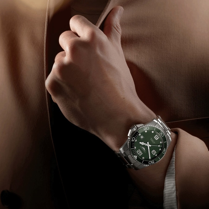 Longines_Hydroconquest_L37814066_Juwelier_Clem_Vercammen_9.jpg