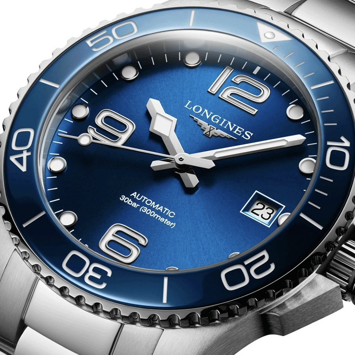 262976_01_Longines_Hydroconquest_Ceramic_39mm_L37804966_Juwelier_Clem_Vercammen_4.jpg