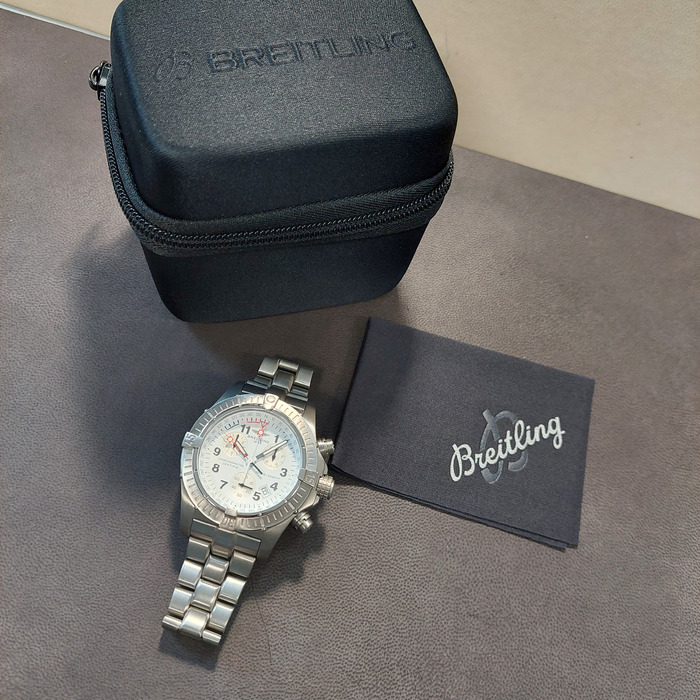 Breitling_Avenger_E73360_Tweedehands_90819-993_Juwelier_Clem_Vercammen-15.jpg