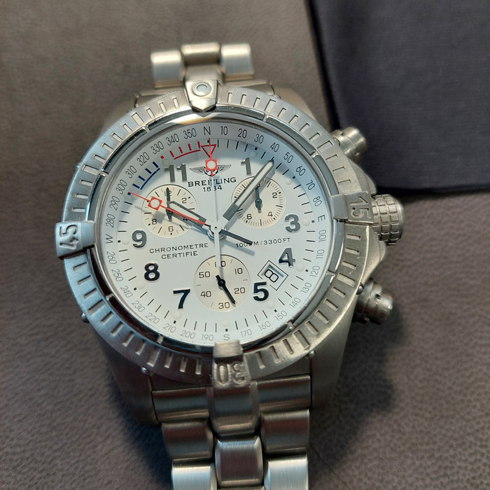 Breitling_Avenger_E73360_Tweedehands_90819-993_Juwelier_Clem_Vercammen-17.jpg