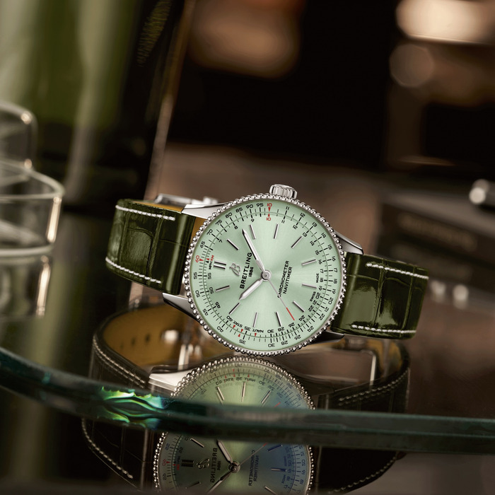 260518_01_Breitling_Navitimer_Automatic_36_Mint_Green_A17327361L1P1_Juwelier_clem_Vercammen_3.jpg