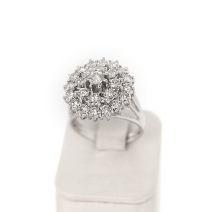 Ring_Entourage_Witgoud_18K_Briljant_tweedehands_91830-2305_Juwelier_Clem_Vercammen.jpg