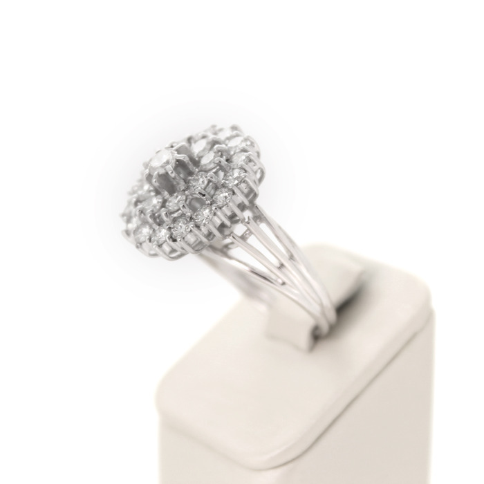 Ring_Entourage_Witgoud_18K_Briljant_tweedehands_91830-2305_Juwelier_Clem_Vercammen-5.jpg