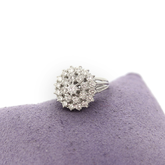 Ring_Entourage_Witgoud_18K_Briljant_tweedehands_91830-2305_Juwelier_Clem_Vercammen-7.jpg