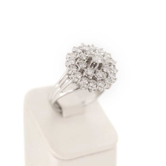 Ring_Entourage_Witgoud_18K_Briljant_tweedehands_91830-2305_Juwelier_Clem_Vercammen-3.jpg