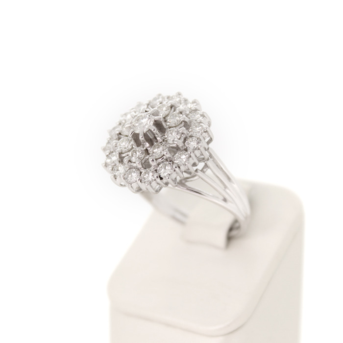 Ring_Entourage_Witgoud_18K_Briljant_tweedehands_91830-2305_Juwelier_Clem_Vercammen-4.jpg