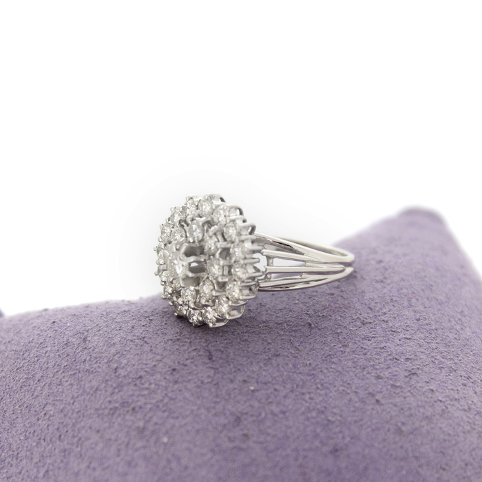 Ring_Entourage_Witgoud_18K_Briljant_tweedehands_91830-2305_Juwelier_Clem_Vercammen-8.jpg