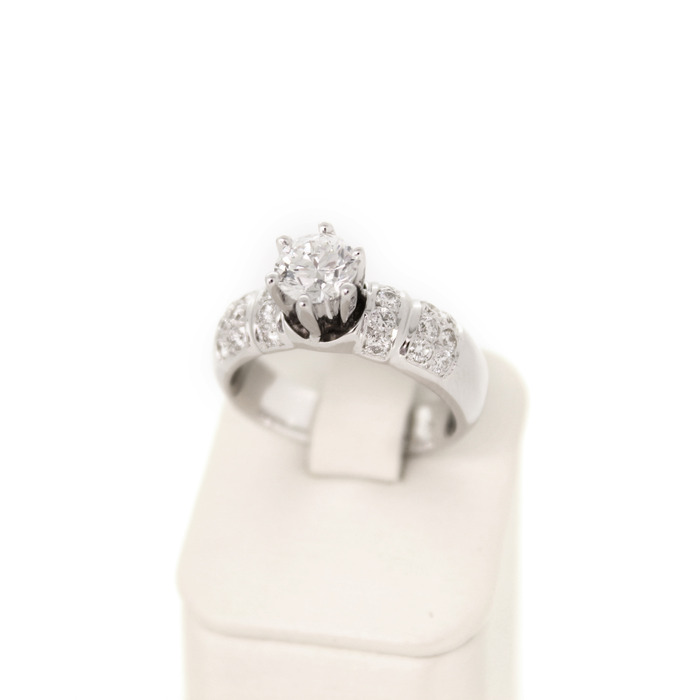 Ring_Solitair_Witgoud_18K_Briljanten_Tweedehands_91829-2306_Juwelier_Clem_Vercammen-2.jpg