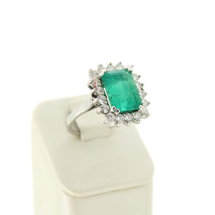 Ring_Witgoud_18K_Smaragd_Briljant_Tweedehands_92164-2334_Juwelier_Clem_Vercammen-6.jpg
