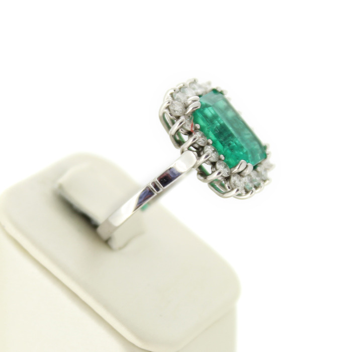 Ring_Witgoud_18K_Smaragd_Briljant_Tweedehands_92164-2334_Juwelier_Clem_Vercammen-7.jpg