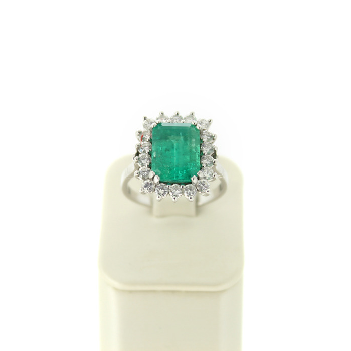 Ring_Witgoud_18K_Smaragd_Briljant_Tweedehands_92164-2334_Juwelier_Clem_Vercammen-2.jpg