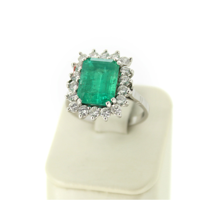 Ring_Witgoud_18K_Smaragd_Briljant_Tweedehands_92164-2334_Juwelier_Clem_Vercammen-3.jpg
