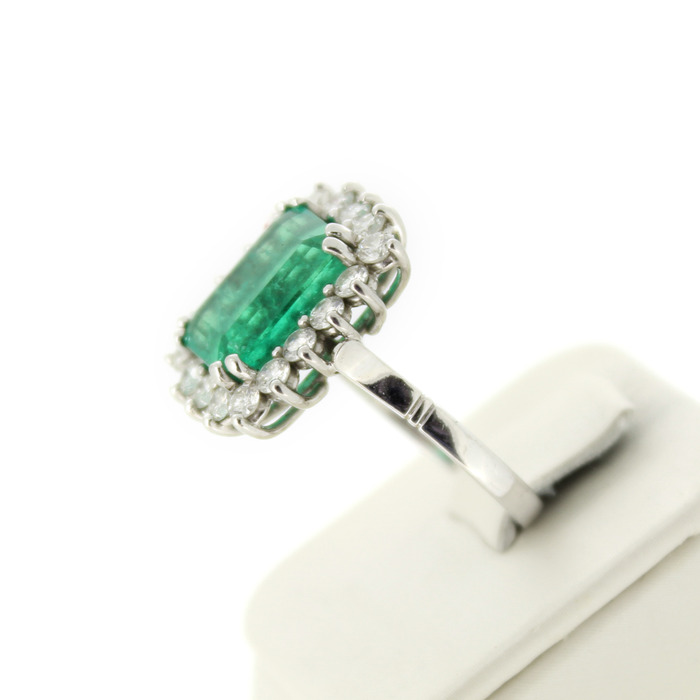 Ring_Witgoud_18K_Smaragd_Briljant_Tweedehands_92164-2334_Juwelier_Clem_Vercammen-5.jpg