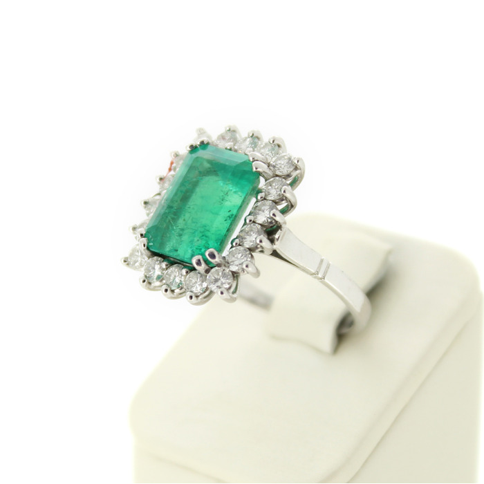 Ring_Witgoud_18K_Smaragd_Briljant_Tweedehands_92164-2334_Juwelier_Clem_Vercammen-4.jpg
