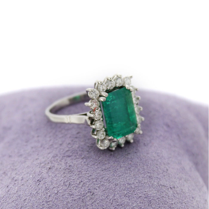Ring_Witgoud_18K_Smaragd_Briljant_Tweedehands_92164-2334_Juwelier_Clem_Vercammen-9.jpg
