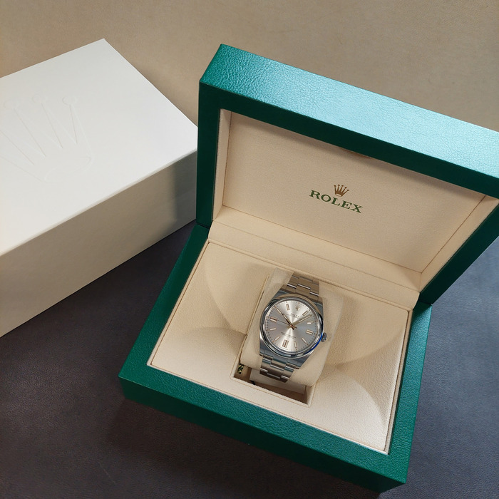 Rolex_Oyster_Perpetual_124300_Tweedehands_92147-1011_Juwelier_Clem_Vercammen-20.jpg