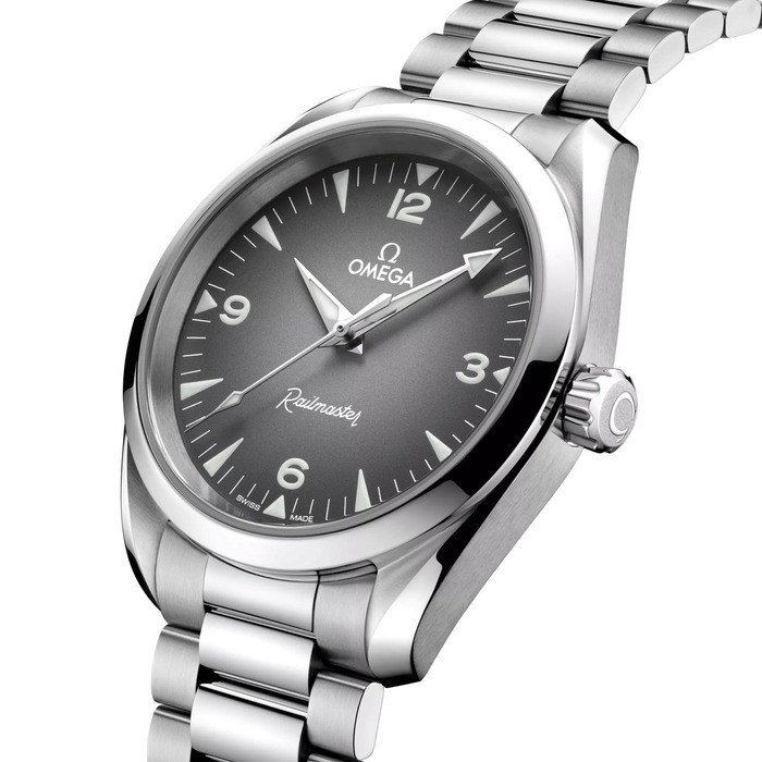 Omega_Seamaster_Railmaster_38mm_235_10_38_20_06_001_Juwelier_Clem_Vercammen_Omega_Dealer_2.jpg