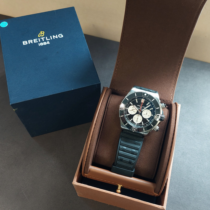 Breitling_Super_Chronomat_B01_44_AB0136251B1S1_Tweedehands_92375-1016_Juwelier_Clem_Vercammen-13.jpg