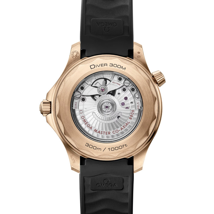 271011_01_Omega_Seamaster_Diver_300M_42MM_Bronze_Gold_Rubber_Dealer_Omega_Clem_Vercammen_2.jpg