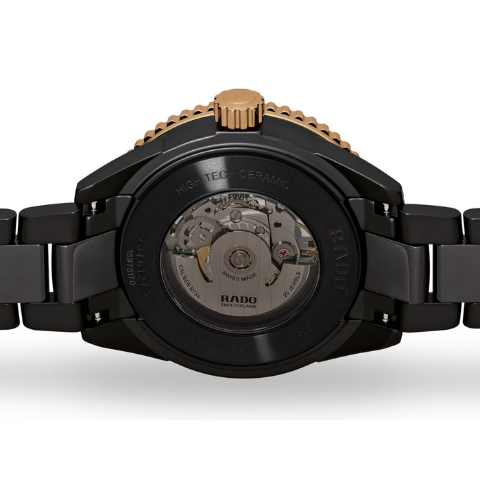 244438_01_Rado_Captain_Cook_High-Tech_Ceramic_R32127162_Juwelier_Clem_Vercammen_3.jpg