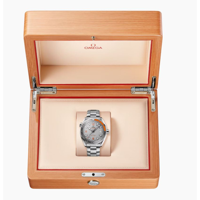 271010_01_Omega_Seamaster_Plantet_Ocean_21590442199001_Juwelier_Clem_Vercammen-3.jpg
