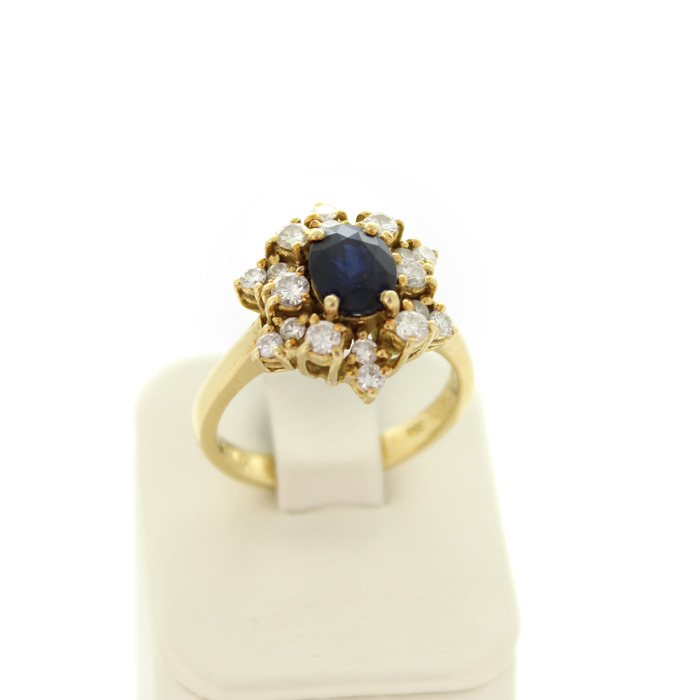 Entourage_Ring_Geelgoud_Briljant_Saffier_tweedehands_92642-2340_Juwelier_Clem_Vercammen-3.jpg