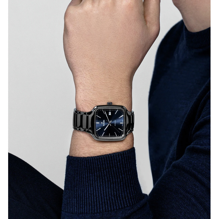 241051_01_rado-TRUE-SQUARE-AUTOMATIC-R27077202_clem-vercammen_6.jpg