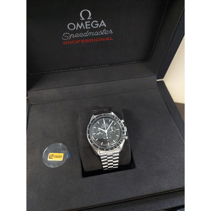 Omega_Speedmaster_Moonwatch_310304215001001_Tweedehands_CV-1031_Juwelier_Clem_Vercammen-16.jpg