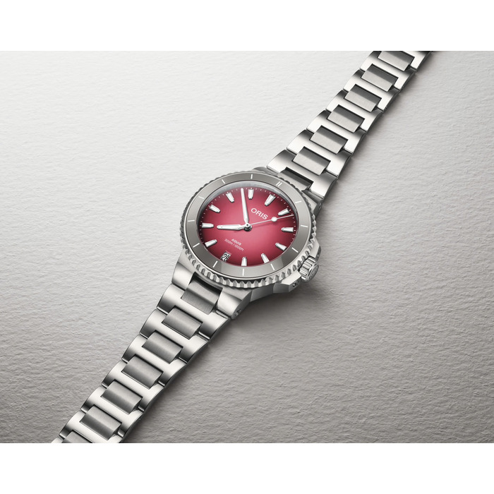 Oris_Aquis_Date_taste_of_summer_01_733_7792_4158_07_8_19_05P_Juwelier_Clem_Vercammen_3.jpg