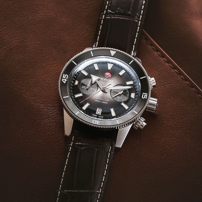 253846_01_Rado_Captain_Cook_R32145158_Juwelier_Clem_Vercammen_8.jpg