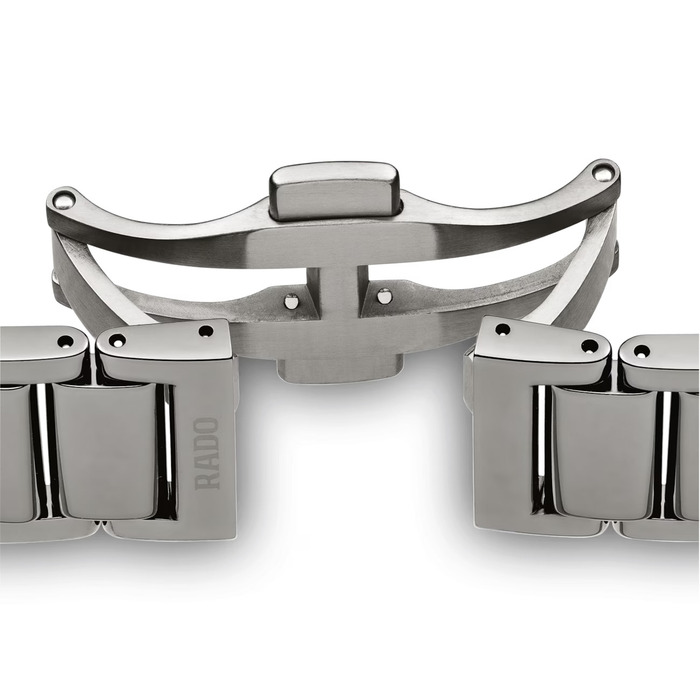 240895_01_Rado_true_square_diamonds_gunmetal_ceramic_R27079702-clem-vercammen_4.jpg