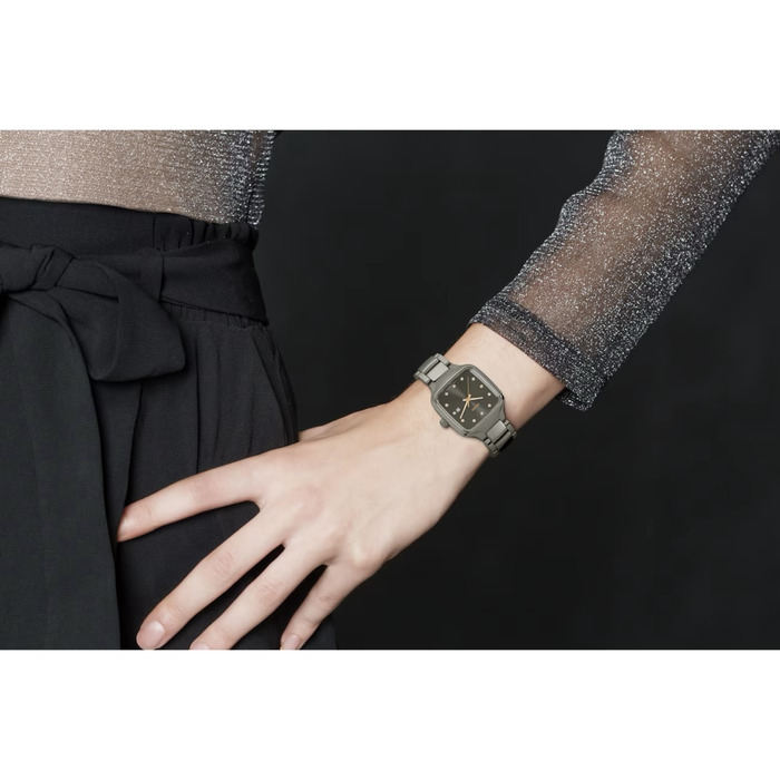 240895_01_Rado_true_square_diamonds_gunmetal_ceramic_R27079702-clem-vercammen_5.jpg