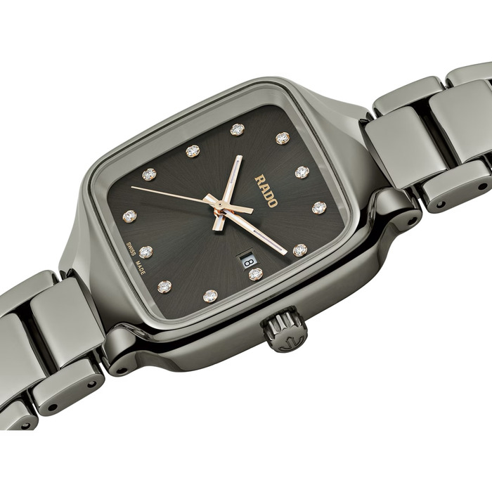 240895_01_Rado_true_square_diamonds_gunmetal_ceramic_R27079702-clem-vercammen_2.jpg