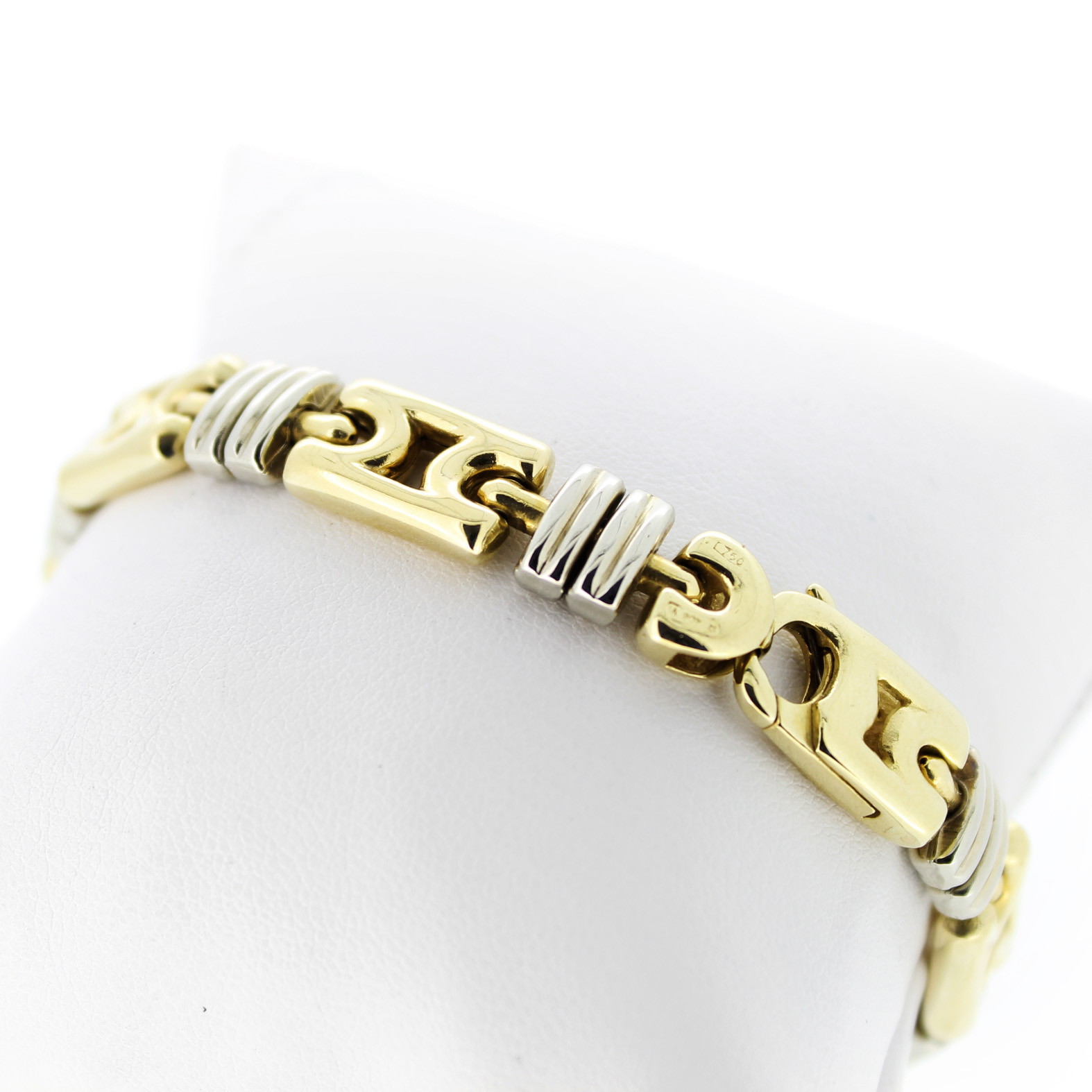 Deze tweedehands armband vervaardigd uit 18K bicolor goud is